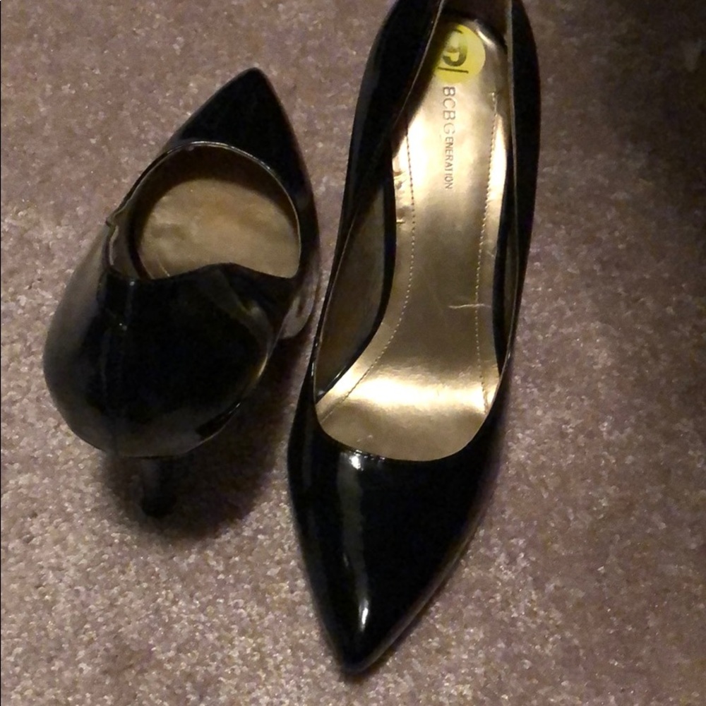 BCBG PATENT LEATHER SHOES